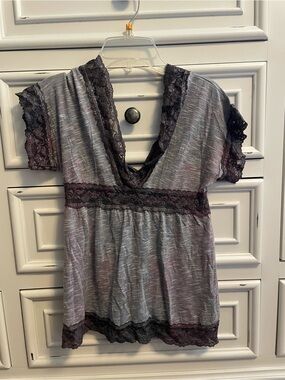 Wet Seal Gray V-Neck Lace-Trim Camisole